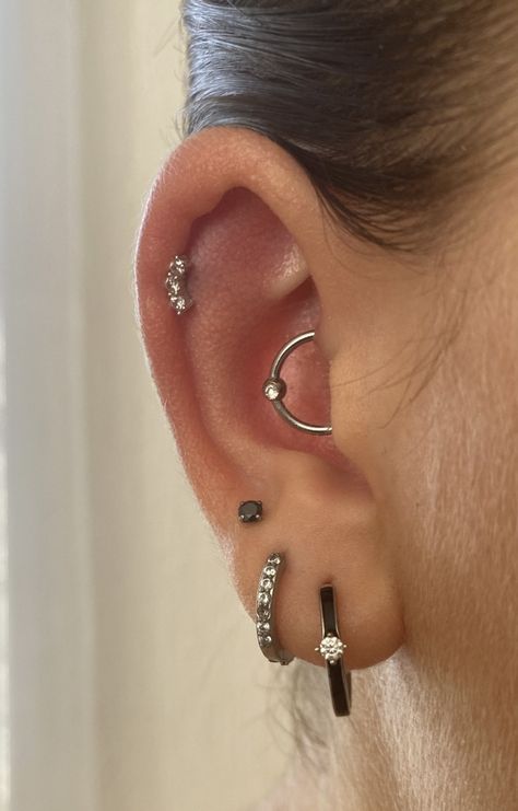 Helix Piercing Placement, Small Daith Piercing, Daith Piercing Silver, Daith Piercing Aesthetic, Silver Helix Piercing, Daith Piercing Jewelry Silver, Helix And Daith Piercing, Daith Piercing Ideas, Ear Piercings Daith