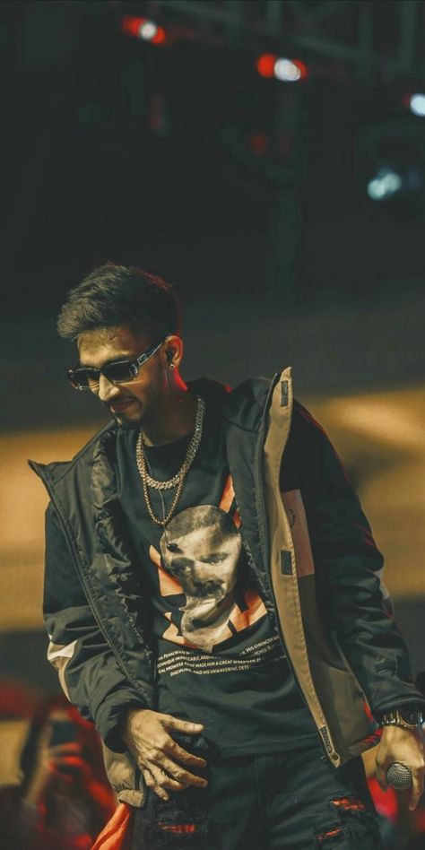 Young Stunners Wallpaper, Talha Anjum Wallpaper, Talha Anjum Aesthetic, Talha Anjum, Hop Aesthetic, Bored Quotes, Feeling Photos, Love Feeling Photos, Hip Hop Aesthetic