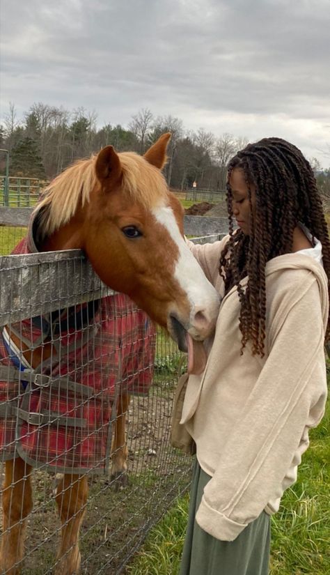 Southern Black Women, Black Country Girl, Savannah Smith, Black Cowboys, Black Cowgirl, Farm Lifestyle, Equestrian Life, Horse Girl, A Horse