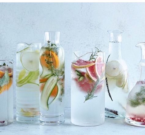 Types Of Drinks, Infused Water Recipes, Fruit Infused Water, Fruit Water, Vegetable Drinks, Fruit Infused, Water Recipes, Detox Water, Brunch Party