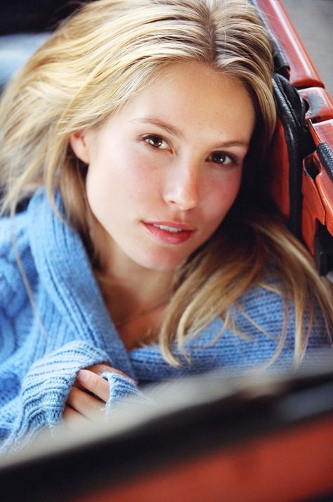 Sarah Carter Sarah Carter, Famous Women, Celebrities Female, Famous People, Bing Images, Beautiful People, Hollywood, Blonde, Actresses