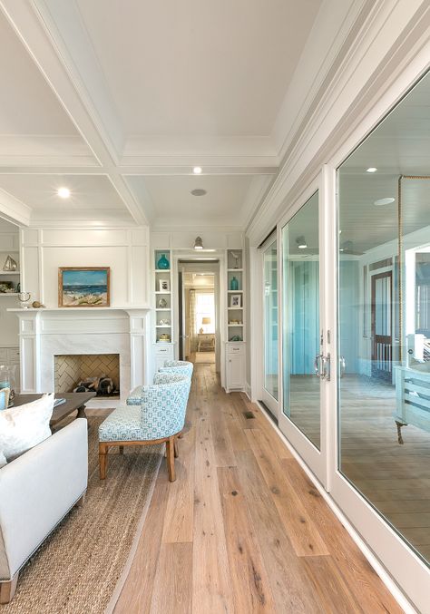 Coastal home flooring ideas and tips. Interior Design Country, Chic Beach House, Beach House Interior Design, White Oak Floors, Coastal Living Rooms, Beach House Interior, Beach House Design, Coastal Interiors, Style At Home