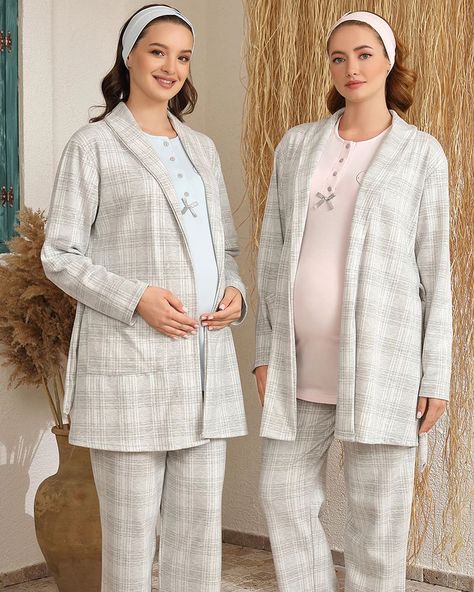 Step into motherhood in style with our chic plaid maternity pajama set! 💕 Designed for ultimate comfort and ease during those late-night feedings and cuddle sessions. Embrace the joy of new beginnings with this must-have addition to your maternity wardrobe. 3-Pieces Maternity & Nursing Pajamas With Plaid Patterned Robe Powder - 4425 ✨Hair band gift✨ 2 Colors: Powder - Blue Sizes: M - L - XL Product code: 4425 #biggshopy #mother #maternity #pregnant #pregnancy #postpartum #nursing #pajamas ... Maternity Homewear, Patterned Robe, Maternity Pajama Set, Postpartum Nursing, Summer Maternity Sleepwear, Nursing Friendly, Maternity Nursing Pajamas, Maternity Nightwear, Nursing Pajamas, Cotton Nursing-friendly Sleepwear For Maternity