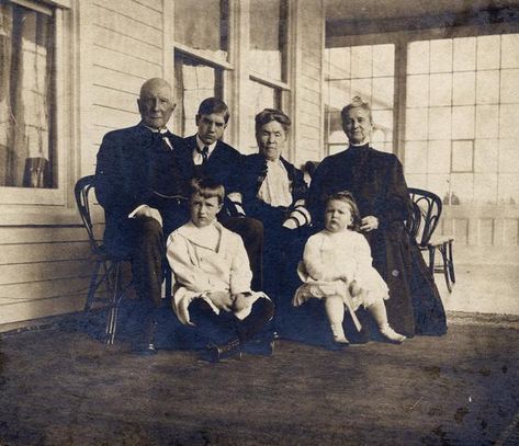 Rockefeller Family, John D Rockefeller, Group Portrait, Cleveland Ohio, History Facts, Historical Society, Family Portrait, Historical Photos, Grandchildren