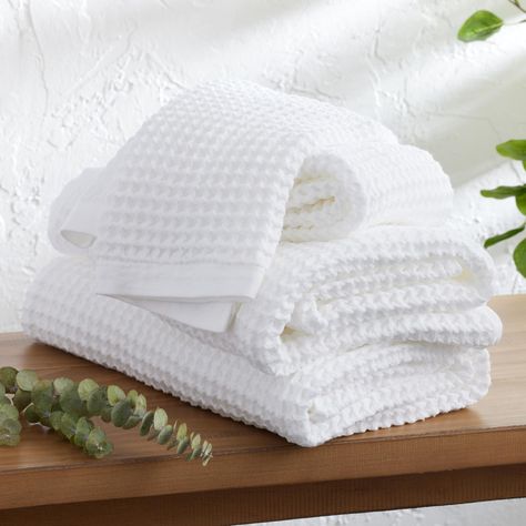 Modern Bath Towels, Decorative Bath Towels, White Bath Towels, White Hand Towels, Waffle Weave Towels, Soft Bath Towels, Towel Crafts, Hand Towels Bathroom, White Bath