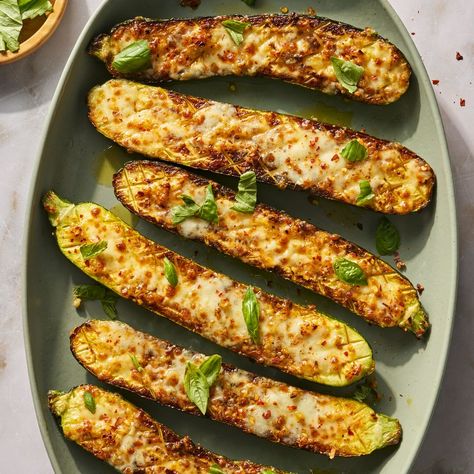 Cheesy garlic zucchini steaks Cheesy Garlic Zucchini, Cheesy Garlic Zucchini Steaks, Zucchini Steaks, Zuchinis Recipe Dinner, Smashburger Tacos, Zucchini Squares, Garlic Zucchini, Zucchini Appetizer, Summer Grill