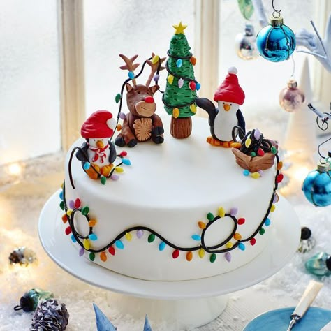 Frozen Christmas Tree, Christmas Cake Decorating, Frozen Christmas, Christmas Cake Designs, Gingerbread Latte, Light Cakes, Christmas Cake Recipes, Christmas Cake Decorations, Edible Glue