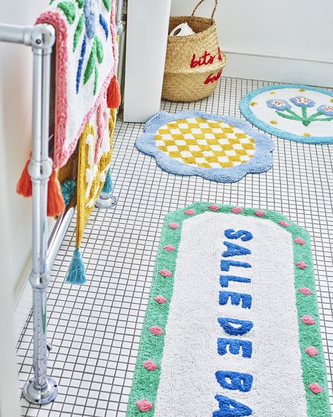 Diy Bath Mat, Design Fabric Textiles, Bath Mat Runner, Bath Mat Diy, Kids Bath Mat, Yellow Bath, Washroom Accessories, Cute Bath Mats, Galentines Gifts