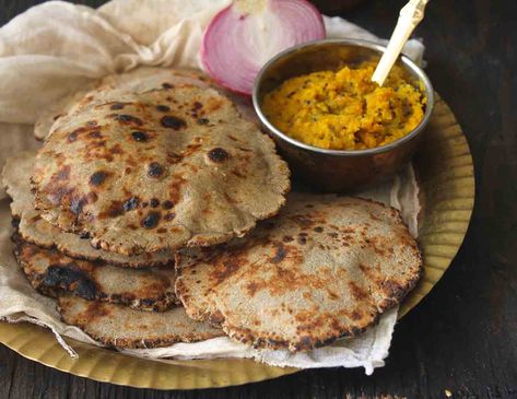 Akki Rotti Recipe, Bajra Roti, Bread Varieties, Jowar Roti, Missi Roti, Indian Flatbread, Rajasthani Food, Millet Flour, Millet Recipes