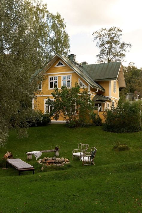 A Beautiful Swedish Country House with a Large Garden 38 Swedish Country House Exterior, Swedish Cottage Interior, Swedish Country House, Swedish Homes, Brick Feature Wall, Small Country Homes, Scandinavian Cottage, Swedish Cottage, Sweden House