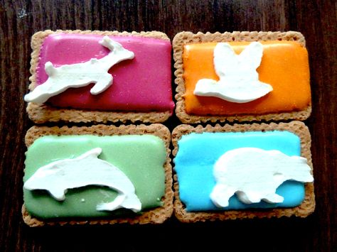 Remember these Iced zoo biscuits? So delicious! South Africa Nostalgia, Zoo Biscuits South Africa, South African Childhood Memories, Zoo Biscuits, Zoo Cookies, Animal Biscuits, South African Dishes, Biscuits Recipes, Barrie Ontario