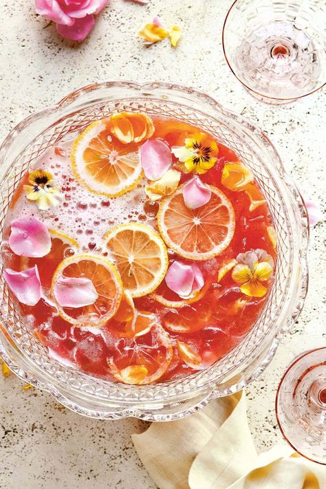 Rosé All Day Spritz Punch Sangria Mix, Sparkling Punch, Simple Cocktails, Sparkling Cocktails, Famous Cocktails, Sparkling Cocktail, Patio Party, Sippy Cups, Sangria Recipes