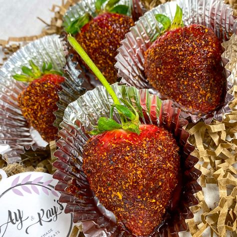 Chamoy goodness! #chamoy #chamoystrawberries #chamoycandies #spicy #treats #strawberry Chamoy Desserts, Chamoy Candy Apples, Quince Deserts, Chamoy Strawberries, Spicy Chips, Chamoy Candy, Spicy Treats, Treat Business, Spicy Candy