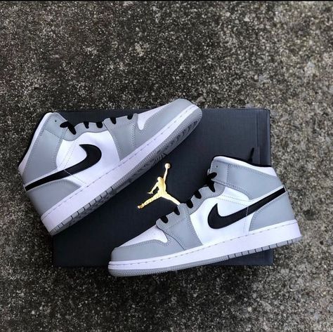 Smokey Grey Jordan 1, Tenis Jordan Retro, Nike Jordans 1, Tenis Nike Jordan, Nike Shoes For Men, Cute Jordans, Jordans 1, Nike Jordans, Grey Jordans