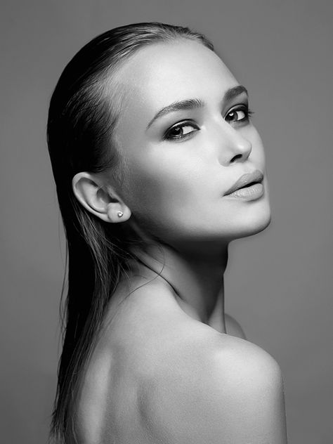 Hair Stules, Fashion Black And White, Black And White Portrait, Hair Photography, White Portrait, Photographs Ideas, Digital Portrait Art, Slicked Back Hair, Photoshoot Themes