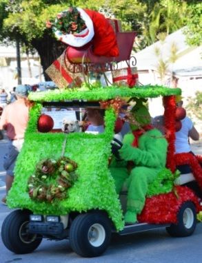 Golf Cart Decorations, Christmas Parade Floats, Outdoor Christmas Diy, Holiday Parades, Used Golf Clubs, Christmas Golf, Christmas Float Ideas, Parade Float, Christmas Parade