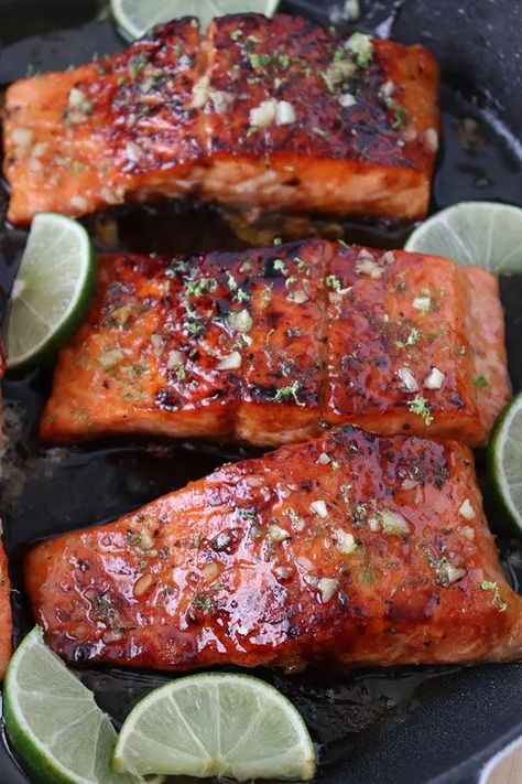 10 Easy Salmon Dinner Recipes | Foodtalk Sticky Salmon, Quick Beef Recipes, Slow Cooker Chili Easy, Lunch Vegetarian, Butterscotch Pie, Honey Glazed Salmon, Salmon Glaze Recipes, Vegetarian Salad, Dinner Rotation