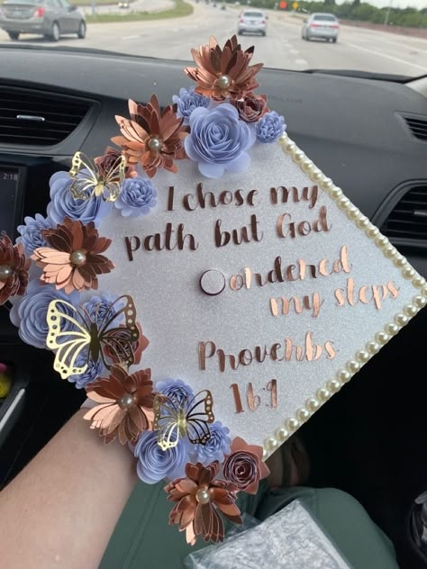 Graduation Cap Ideas, Graduation Cap Decoration Diy, High School Graduation Cap, College Graduation Cap Decoration, Grad Hat, Grad Cap Designs, Diy Graduation Cap, Cap Decoration, Graduation Picture Poses