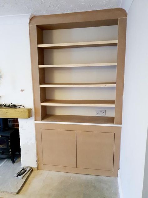 Tv Cupboard Designs, Inbuilt Shelves, Lounge Cabinets, Cupboard Styles, Different Color Shoes, Alcove Storage Living Room, Split House, Diy Bureau, Alcove Ideas Living Room