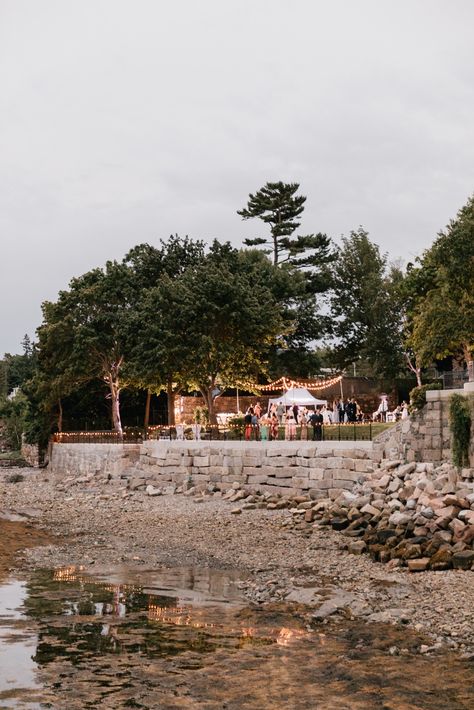 How to Style an Elegant Seaside Wedding in Maine Kennebunkport Maine Wedding, Maine Coastal Wedding, Maine Coast Wedding, Peaks Island Maine, Portland Maine Wedding, Maine In The Fall, Vibe Board, Maine Wedding Venues, New England Coast