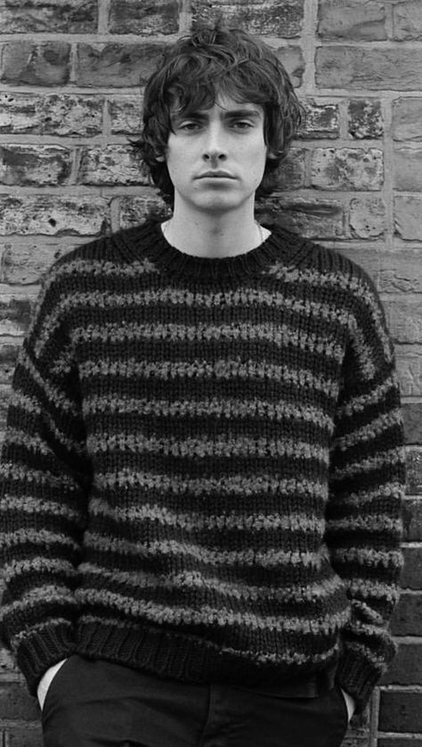 Britpop Haircut, Oasis Haircut, Young Liam Gallagher, Gene Gallagher Aesthetic, Liam Gallagher Haircut, Mod Cut, Liam Oasis, Gene Gallagher, Mohawk Hairstyles Men