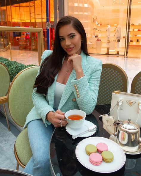 Ｌａｕｒａ Ｂａｄｕｒａ 🇵🇱 on Instagram: “Here for the rose macarons 💕” Rose Macarons, Laura Badura, Tea Riffic, Chloe Marcie, Classy Women, The Rose, Macarons, Tea, Collar