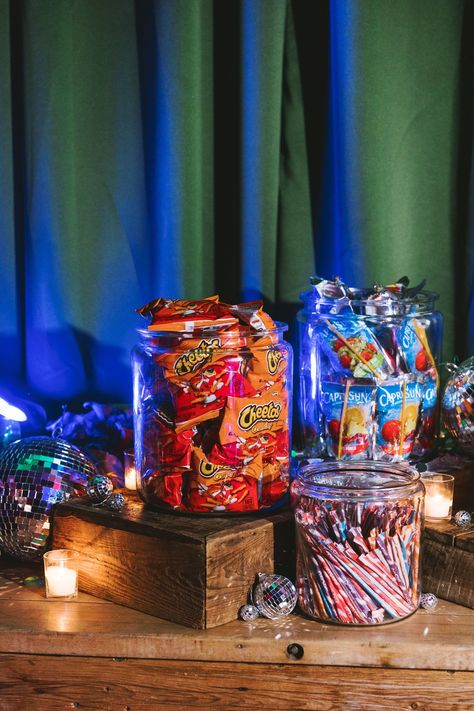 Chip Table Wedding, Late Night Snacks For Party, Snack Table Ideas Wedding, Build Your Own Goodie Bag Bar, Late Night Snack Table Wedding, Snack Bar Wedding Receptions, Snack Centerpieces, Wedding Snacks Table, Snack Table Ideas Party Kids