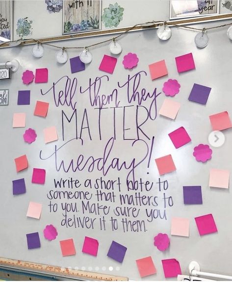 Whiteboard Prompts, Whiteboard Messages, Loving Others, Daily Writing Prompts, Staff Motivation, Elementary Classroom Decor, Teacher Boards, Classroom Board, School Social Work