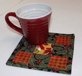 Mug Rugs Patterns, Mug Rugs Patterns Free, Rug Mugs, Mug Rug Tutorial, Christmas Mug Rugs, Christmas Tree Napkins, Mug Rug Patterns, Rug Patterns, Diy Mugs