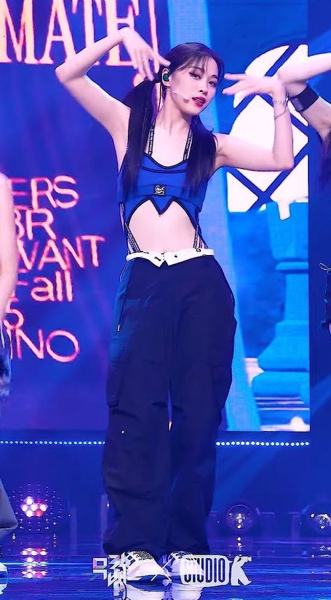 Ryujin Sneakers Outfit, Ryujin Fashion Style, Itzy Outfit Stage, Kpop Idols On Stage, Ryujin Stage Outfit, Itzy Ryujin Outfit, Outfits Idols Kpop, Korean Idol Outfit Stage, Kpop Idol Stage Outfits