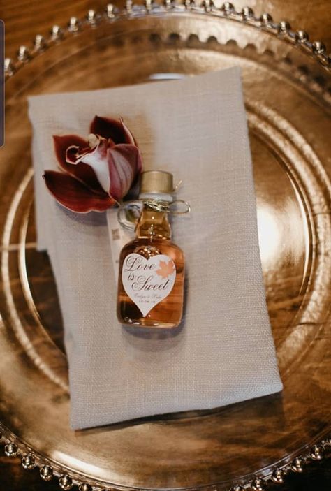 Syrup Wedding Favors, Wedding Prizes, Maple Products, Maple Wedding, Shower Couple, Memorable Wedding Favors, Green Wedding Favors, Maple Candy, Blue Gold Wedding