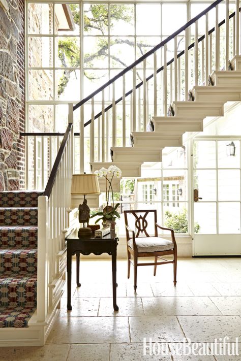 Designer Spotlight: Cathy Kincaid Cathy Kincaid, Dallas House, Foyer Modern, Decorate Entryway, Pallet Decorations, Floating Staircase, Valentines Decorations, Foyer Decorating, Decor Quotes