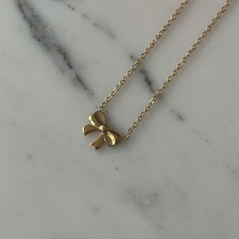 a small bow pendant on a dainty chain to give the perfect balletcore aesthetic. material: 18k gold plated on titanium steel, non tarnishing length: 40cm+5cm adjustable