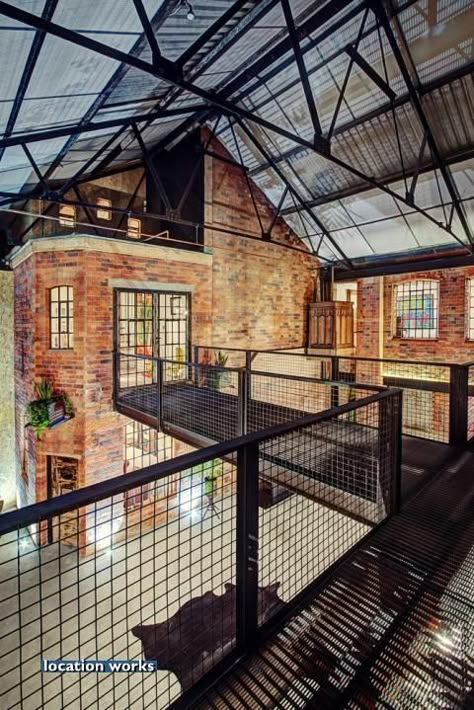 Warehouse Living, Warehouse Home, Vintage Loft, Warehouse Design, Industrial Style Decor, Vintage Industrial Decor, Farmhouse Barndominium, Industrial Interior Design, Loft House