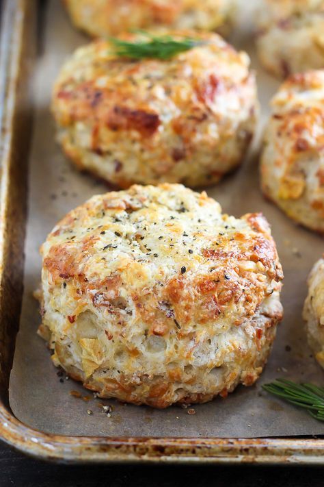 White Cheddar, Bacon, and Apple Biscuits - perfect for breakfast or as a side at dinner! Savory Breakfast Baked Goods, Easy Fall Apple Recipes, Thanksgiving Biscuits, French Biscuits, Flavored Biscuits, Apple Biscuits, Rosemary Butter, Heavy Appetizers, Fall Apple Recipes