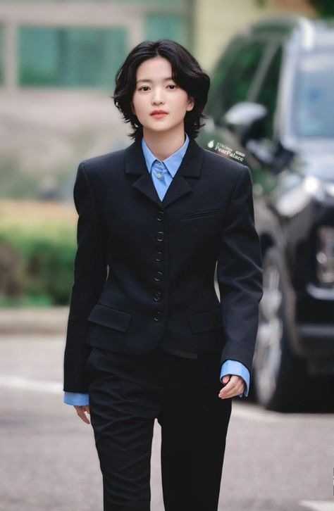 Queer Hair, Kim Taeri, Twenty Five Twenty One, Woman In Suit, Blue Dragon, Korean Music, Matches Fashion, Female Poses, Beautiful Smile Women