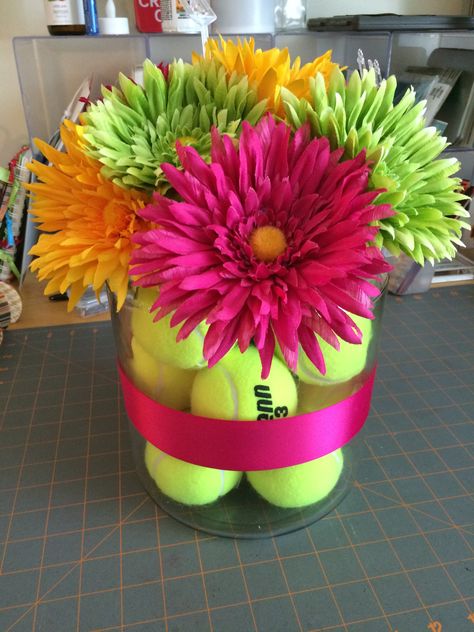 Coach's gift--tennis ball vase with silk flowers. Tennis Ball Crafts, Tennis Decorations, Tennis Crafts, Tennis Birthday Party, Wimbledon Party, Tennis Party Decorations, Softball Party, Tennis Birthday, Tennis Party