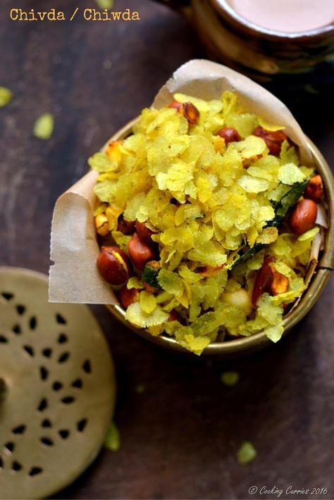 Chivda -Chiwda - Savory Beaten Rice Flakes with Peanuts - Cardamom Cookies, Flake Recipes, Best Indian Recipes, Rice Flakes, Asian Vegetarian Recipes, Cooking Curry, Healthy Asian Recipes, Diwali Food, Tea Time Snacks