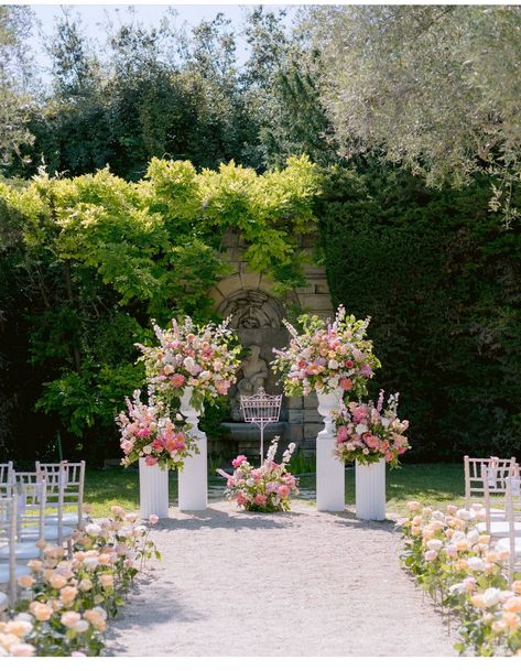 Wedding Alter Flowers, Bridal Era, Alter Flowers, Wedding Pillars, Wildflower Wedding Theme, Nz Wedding, Flower Urn, Wedding Alters, Floral Arch Wedding