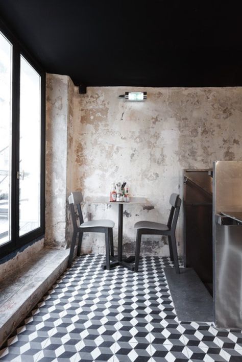 DESIGN RESTAURANTS | New York + Paris (and a black ceiling) Tesselated Tiles, Hamburger Restaurant, Architecture Restaurant, Tiled Floor, Mc Escher, White Floor, Cafe Bistro, Restaurant New York, Black Ceiling