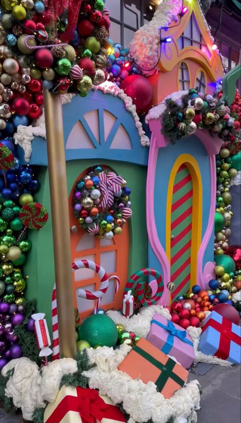 Who Village Grinch, Diy Whoville Tree, Whoville Christmas Village, Whoville Village, Christmas Parade Floats, Whoville Christmas, Christmas Float Ideas, Christmas Yard Decorations, Office Christmas Decorations