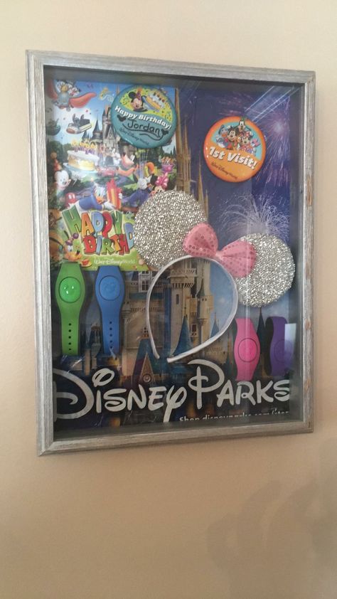 Disney Shadow Box, Deco Disney, Disney Room Decor, Lilo Und Stitch, Scrapbook Disney, Disney Cute, Disney World Vacation Planning, Disney Souvenirs, Family Disney Trip