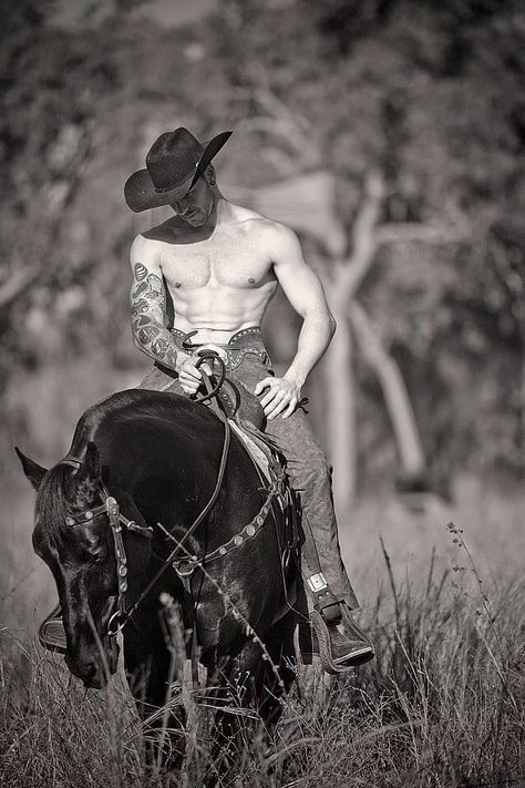 Sexy Man Tow, black horse God Father, Cowboys Men, Wilde Westen, Cowboy Horse, Country Men, Black Horse, Country Boys, Cowboy And Cowgirl, A Horse