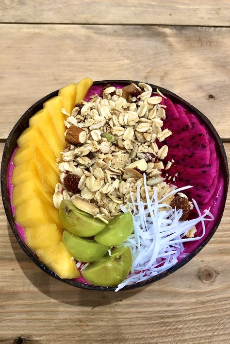 Asie Bowls Fruit, Nuts And Seeds Granola, Thick Smoothie Bowl, Tropical Smoothie Bowl, Diet Vegan Recipes, Thick Vegan, Thick Smoothie, Grape Smoothie, Vegan Smoothie Bowl