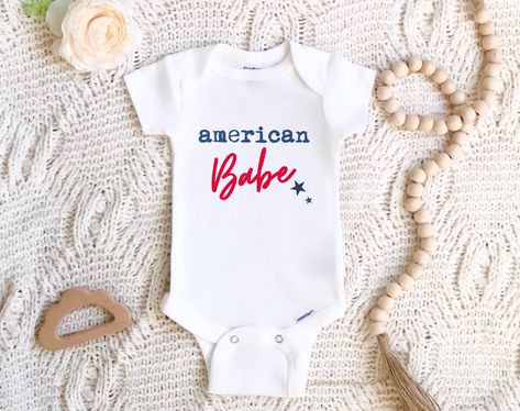 Cricut Onesies, Newborn Onsies, Onesie Designs, Newborn Baby Onesies, First Valentines Day, Patriotic Baby, Fall Baby Clothes, Valentines Day Baby, Gold Baby