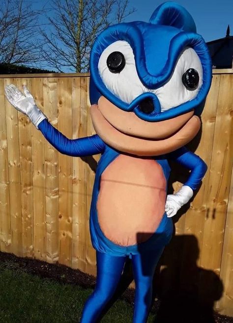 Tails Halloween Pfp, Sonic Outfit Ideas, Sonic The Hedgehog Cosplay, Cursed Sonic Images, Sonic Balloons, Cursed Sonic, Curse Sonic, Hedgehog Meme, Sonic Cosplay