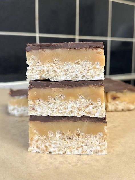 Millionaire Rice Krispies, Million Dollar Rice Crispy Bars, Rice Krispie Millionaire Bars, Ash Baber, Biscoff Cupcakes, Rice Crispy Bars, Millionaires Shortbread, Rice Krispie Bars, Rice Crispy Treats Recipe