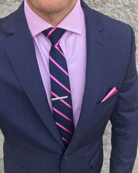 Real Men Wear Pink, Shirt And Tie Combinations, Formal Attire For Men, Mens Casual Suits, A Man In A Suit, Black Outfit Men, Stylish Mens Suits, Blazer Outfits Men, Man In A Suit