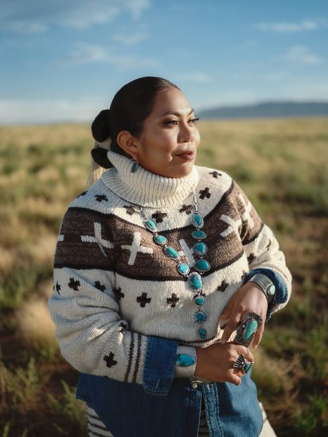 Navajo Weaver, Navajo Textiles, Indigenous Design, Americana Fashion, Velvet Blouses, Famous Models, Collared Coat, Ralph Lauren Collection, Ulla Johnson