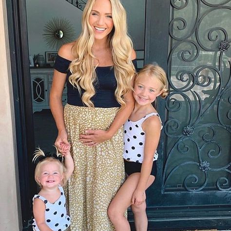 Pink Desert (@pinkdesert) • Instagram photos and videos Savannah Labrant, Sav And Cole, Savannah Rose, Cole And Savannah, Losing A Baby, Labrant Fam, Happy Mother